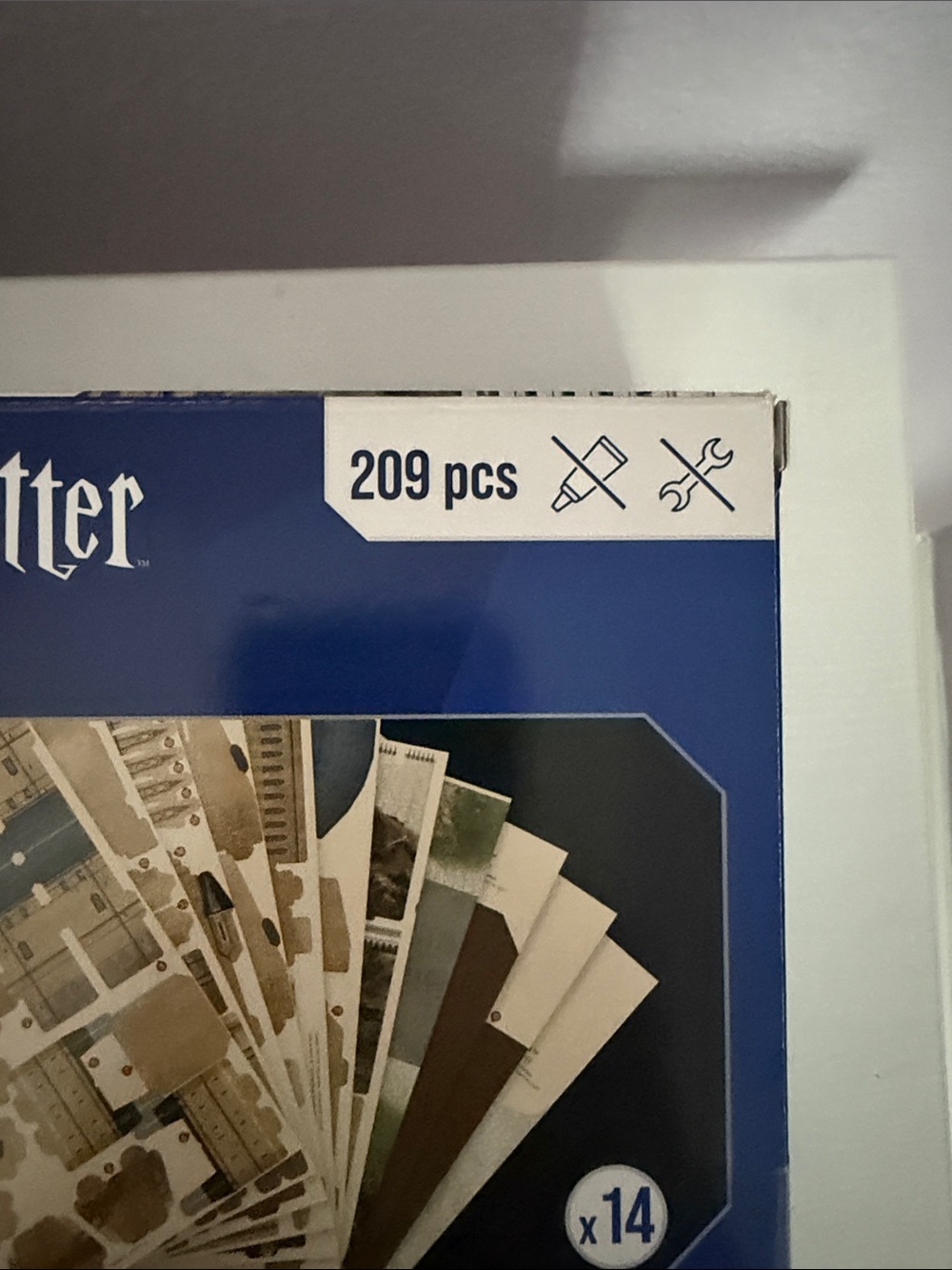 Harry Potter Hogwarts Castle 4D Puzzle - Blue & Tan - Picture 4 of 4